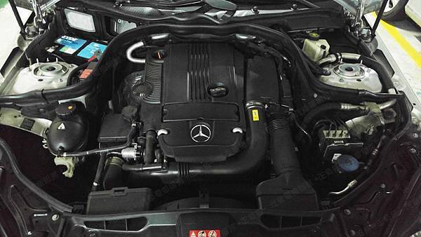 【台北】MERCEDES BENZ賓士 E-Class Sedan E250 CGI W212 2011年 汽車電瓶 原廠 德製VARTA華達 AGM 80AH 800A(EN) 更換 法製EXIDE埃克塞德 AGM EK800 80AH 800A(EN) 【到府更換】