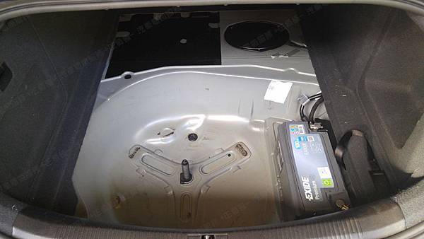 【台北】AUDI奧迪 A6 3.0 TDI 柴油版 2007年 汽車電瓶 原廠 德製VARTA華達 110AH 850A(EN) 更換 法製EXIDE埃克塞德 碳合金 EA1000 100AH 900A(EN)