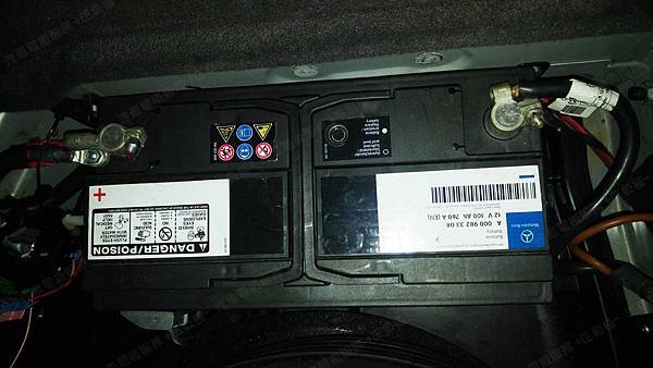 【台北】MERCEDES BENZ賓士 E-Class E55 AMG W211 2004年 汽車電瓶 原廠 BENZ 100AH 760A(EN) 更換 德國VARTA華達 德國廠 銀合金 H3 100AH 830A(EN) 【外出更換】