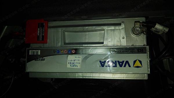 【台北】MERCEDES BENZ賓士 E-Class E55 AMG W211 2004年 汽車電瓶 原廠 BENZ 100AH 760A(EN) 更換 德國VARTA華達 德國廠 銀合金 H3 100AH 830A(EN) 【外出更換】