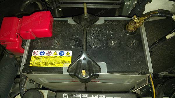 【台北】NISSAN裕隆 Grand Livina 1.8 2013年 汽車電瓶 原廠 台製YUASA湯淺 46B24L-MF 加水式 45AH 295A 更換 韓製SEBANG世邦 EFB N55L 55AH 600A 【到府安裝】