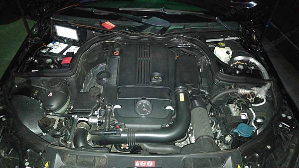 【台北】MERCEDES BENZ賓士 C-Class Sedan C250 AMG W204 2012年 汽車電瓶 原廠 德製VARTA華達 AGM 80AH 800A(EN) 更換 德國VARTA華達 德國廠 AGM F21 80AH 800A(EN) 【到府安裝】