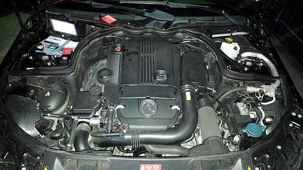 【台北】MERCEDES BENZ賓士 C-Class Sedan C250 AMG W204 2012年 汽車電瓶 原廠 德製VARTA華達 AGM 80AH 800A(EN) 更換 德國VARTA華達 德國廠 AGM F21 80AH 800A(EN) 【到府安裝】