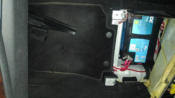 【台北】MERCEDES BENZ賓士 R-Class R350 CDI 柴油版 W251 2012年 汽車電瓶 原廠 BENZ AGM 95AH 850A(EN) 更換 法製EXIDE埃克塞德 AGM EK950 95AH 850A(EN)