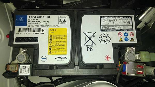 【台北】MERCEDES BENZ賓士 GLK-Class GLK350 X204 2014年 汽車電瓶 原廠 德製VARTA華達 AGM 80AH 800A(EN) 更換 德國VARTA華達 德國廠 AGM F21 80AH 800A(EN)