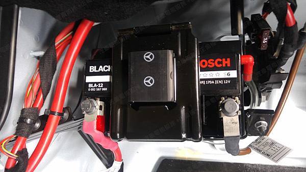 【台北】MERCEDES BENZ賓士 E-Class Sedan E250 AMG W212 2014年 Auxiliary battery輔助小電池 原廠 泰製3K BATTERY AGM 12AH 200A(EN) 更換 日製BOSCH博世 AGM BLA-12 12AH 170A(EN) 有排氣孔設計