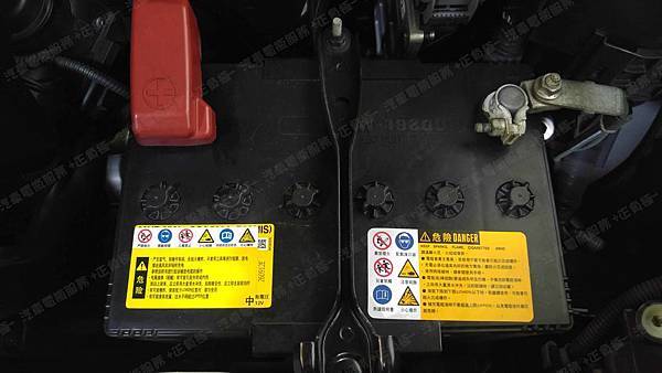 【台北】LEXUS凌志 RX270 2013年 汽車電瓶 原廠 日製Panasonic國際 80D26L-MF 加水式 65AH 500A 更換 德製VARTA華達 銀合金 E23 70AH 630A(EN)