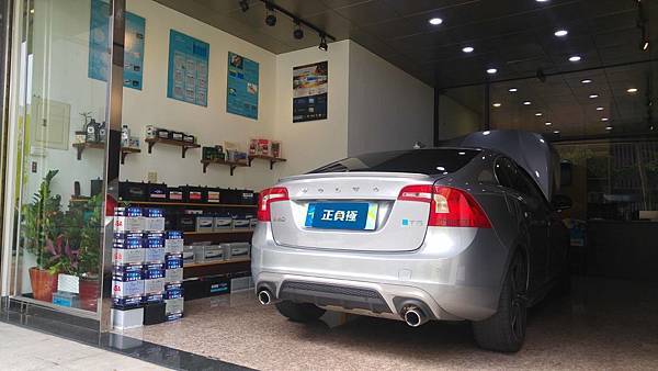 【台北】VOLVO富豪 S60 T5 汽油版 2015年 汽車電瓶 原廠 VOLVO AGM 70AH 760A(EN) 更換 法製EXIDE埃克塞德 AGM EK700 70AH 760A(EN)