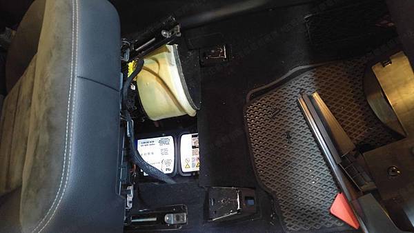 【台北】MERCEDES BENZ賓士 M-Class ML350 CDI 柴油版 W164 2011年 汽車電瓶 原廠 BENZ AGM 95AH 850A(EN) 更換 法製EXIDE埃克塞德 AGM EK950 95AH 850A(EN)