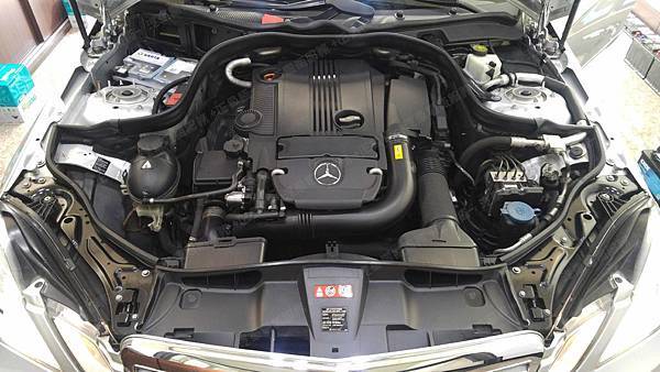 【台北】MERCEDES BENZ賓士 E-Class Sedan E200 CGI W212 2011年 汽車電瓶 原廠 德製VARTA華達 AGM 80AH 800A(EN) 更換 德國VARTA華達 德國廠 AGM F21 80AH 800A(EN)