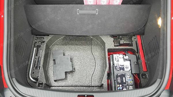 【台北】AUDI奧迪 TT 3.2 quattro Coupe雙門跑車 2007年 汽車電瓶 原廠 德製VARTA華達 80AH 640A(EN) 更換 德國VARTA華達 德國廠 銀合金 F18 85AH 800A(EN) 【到府安裝】