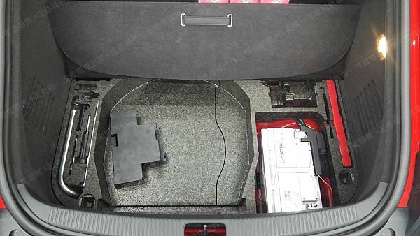 【台北】AUDI奧迪 TT 3.2 quattro Coupe雙門跑車 2007年 汽車電瓶 原廠 德製VARTA華達 80AH 640A(EN) 更換 德國VARTA華達 德國廠 銀合金 F18 85AH 800A(EN) 【到府安裝】