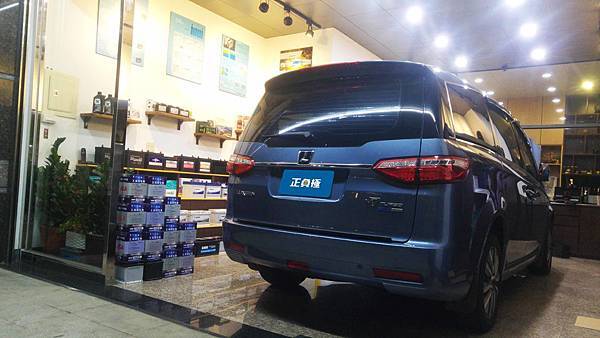 【台北】LUXGEN納智捷 M7 TURBO ECO HYPER 2015年 汽車電瓶 原廠 台製YUASA湯淺 EIS S-85R 加水式 68AH 600A 更換 韓製SEBANG世邦 EFB T110R 95AH 900A