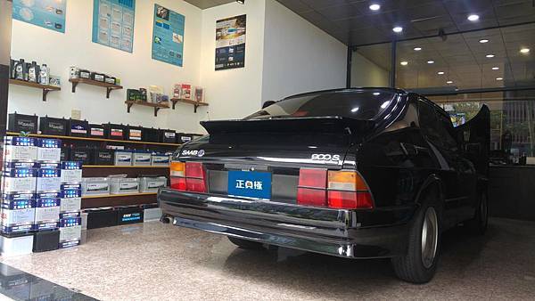 【台北】SAAB紳寶 900S 1993年 汽車電瓶 原車 台製GS統力 56220-MF 加水式 62AH 510A 更換 台製YUASA湯淺 56224-SMF 62AH 520A