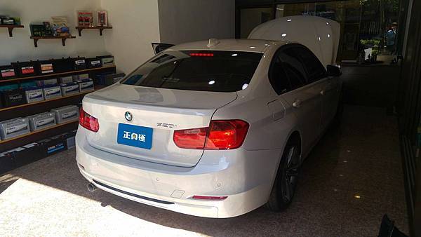 【台北】BMW寶馬 3-Series Sedan 320i 汽油版 F30 2012年 汽車電瓶 原廠 BMW AGM 90AH 900A(EN) 更換 法製EXIDE埃克塞德 AGM EK950 95AH 850A(EN)