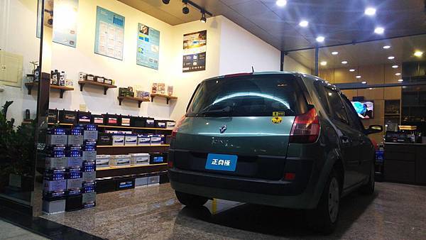 【台北】RENAULT雷諾 SCENIC 1.6 2004年 汽車電瓶 原車 韓製H&D BATTERY 66AH 590A 更換 法製EXIDE埃克塞德 碳合金 EA770 77AH 760A(EN)