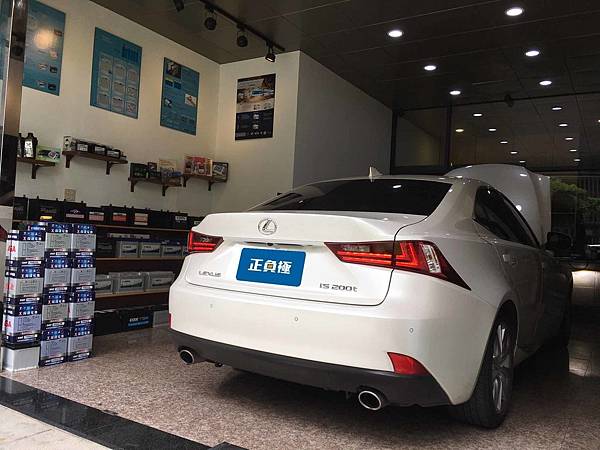 【台北】LEXUS凌志 IS200t 2016年 汽車電瓶 原廠 日製Panasonic國際 S-95R 70AH 604A 更換 韓製SEBANG世邦 EFB S95R 70AH 700A
