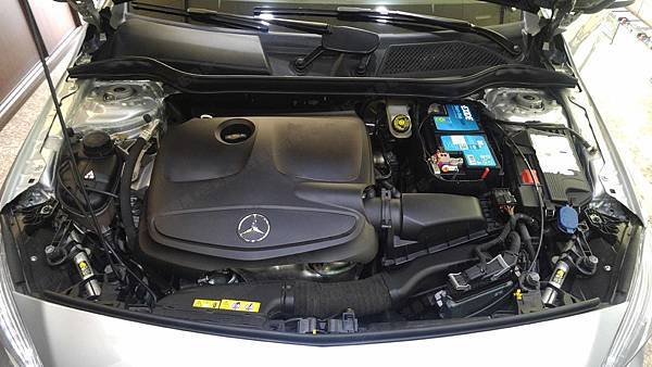 【台北】MERCEDES BENZ賓士 A-Class A180 W176 2015年 汽車電瓶 原廠 德製VARTA華達 AGM 80AH 800A(EN) 更換 法製EXIDE埃克塞德 AGM EK800 80AH 800A(EN)