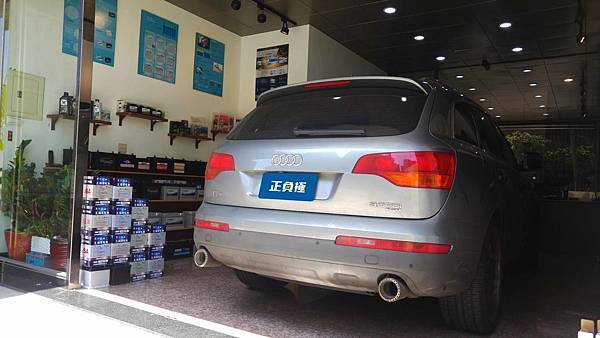 【台北】AUDI奧迪 Q7 3.0 TDI 柴油版 QUATTOR 2008年 汽車電瓶 原車 法製EXIDE埃克塞德 AGM EK920 92AH 850A(EN) 更換 法製EXIDE埃克塞德 AGM EK950 95AH 850A(EN)ㄇ
