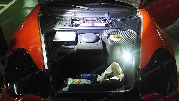 【台北】PORSCHE保時捷 Carrera 911 996型 2003年 汽車電瓶 原車 BOSCH博世 S5 DIN80 80AH 720A(EN) 更換 德國VARTA華達 德國廠 銀合金 F18 85AH 800A(EN) 【到府更換】