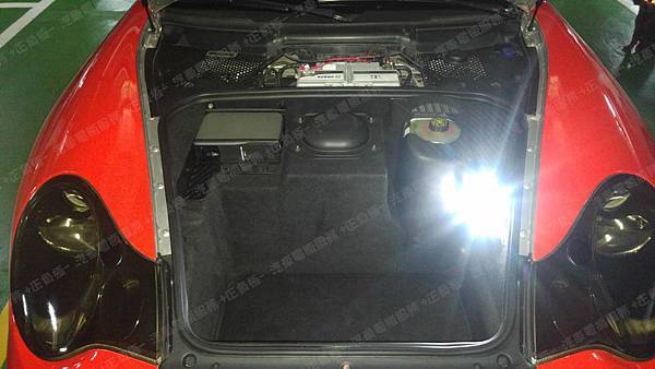 【台北】PORSCHE保時捷 Carrera 911 996型 2003年 汽車電瓶 原車 BOSCH博世 S5 DIN80 80AH 720A(EN) 更換 德國VARTA華達 德國廠 銀合金 F18 85AH 800A(EN) 【到府更換】
