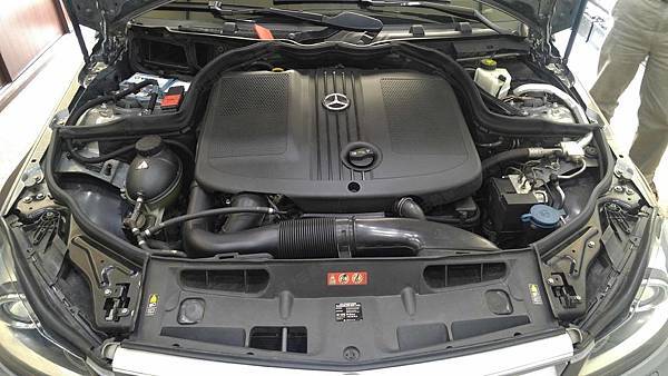 【台北】MERCEDES BENZ賓士 C-Class Sedan C220 CDI 柴油版 W204 2012年 汽車電瓶 原廠 德製VARTA華達 AGM 80AH 800A(EN) 更換 德國VARTA華達 德國廠 AGM F21 80AH 800A(EN)