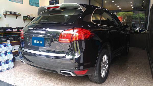【台北】PORSCHE保時捷 Cayenne 3.0 Diesel 柴油版 958型 MK3三代 2013年 汽車電瓶 原廠 德製VARTA華達 AGM 92AH 850A(EN) 更換 法製EXIDE埃克塞德 AGM EK950 95AH 850A(EN)