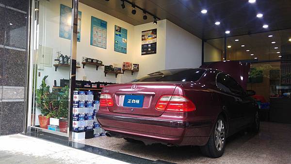 【台北】MERCEDES BENZ賓士 CLK-Class CLK230 K C208 1998年 汽車電瓶 原車 韓製HEXA 60038 100AH 650A 更換 法製EXIDE埃克塞德 碳合金 EA1000 100AH 900A(EN)