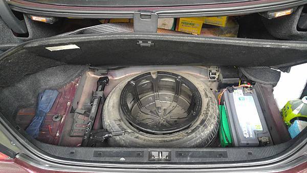 【台北】MERCEDES BENZ賓士 CLK-Class CLK230 K C208 1998年 汽車電瓶 原車 韓製HEXA 60038 100AH 650A 更換 法製EXIDE埃克塞德 碳合金 EA1000 100AH 900A(EN)