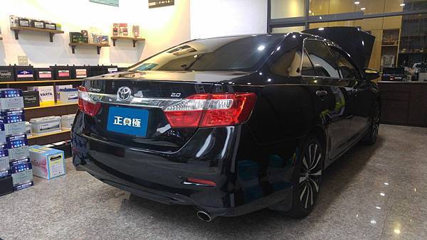 【台北】TOYOTA豐田 CAMRY 2.0 2014年 汽車電瓶 原車 台製YUASA湯淺 55D23L-MF 加水式 60AH 356A 更換 韓製SEBANG世邦 75D23L 65AH 580A
