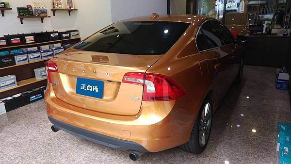 【台北】VOLVO富豪 S60 T5 2.0 2011年 汽車電瓶 原廠 VOLVO 80AH 700A(EN) 更換 德國VARTA華達 德國廠 銀合金 F18 85AH 800A(EN)