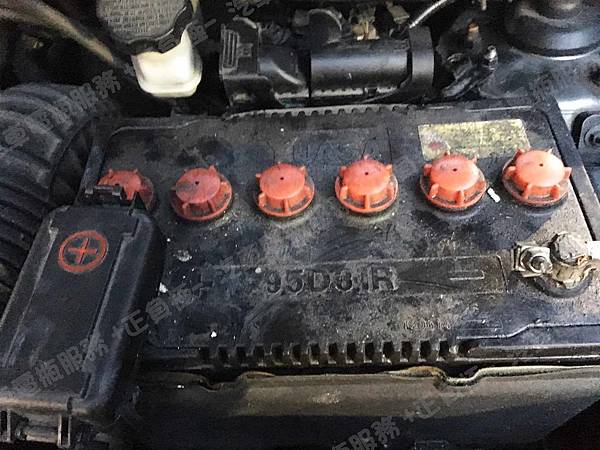 【台北】HYUNDAI現代 ix35 2.0 VG Turbo CRDi 柴油版 2013年 汽車電瓶 原廠 台製YUASA湯淺 95D31R-MF 加水式 80AH 565A 更換 韓製SEBANG世邦 EFB T110R 95AH 900A