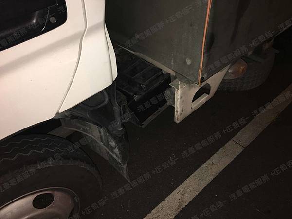 【台北】HINO日野 300 3.49噸 柴油 商用貨卡車 2015年 汽車電瓶 原廠 台製GS統力 55D23L-MF 60AH 356A 加水式 更換 韓製SEBANG世邦 75D23L 65AH 580A 兩顆並聯 【到府安裝】