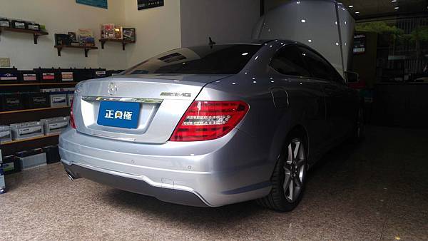 【台北】MERCEDES BENZ賓士 C-Class Coupe C250 AMG Sport C204 2013年 汽車電瓶 原廠 德製VARTA華達 AGM 80AH 800A(EN) 更換 法製EXIDE埃克塞德 AGM EK800 80AH 800A(EN)