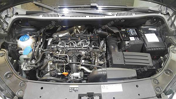 【台北】VOLKSWAGEN福斯 CADDY MAXI 2.0 TDI 柴油版 2013年 汽車電瓶 原廠 EXIDE埃克塞德 61AH 540A(EN) 更換 德國VARTA華達 德國廠 銀合金 E38 74AH 750A(EN) ※加購電瓶外盒