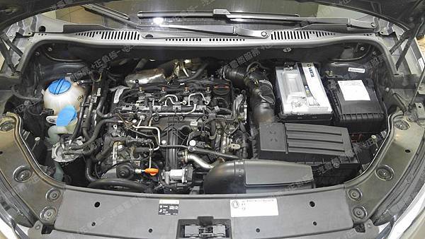 【台北】VOLKSWAGEN福斯 CADDY MAXI 2.0 TDI 柴油版 2013年 汽車電瓶 原廠 EXIDE埃克塞德 61AH 540A(EN) 更換 德國VARTA華達 德國廠 銀合金 E38 74AH 750A(EN) ※加購電瓶外盒