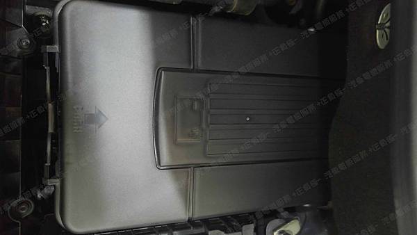 【台北】VOLKSWAGEN福斯 CADDY MAXI 2.0 TDI 柴油版 2013年 汽車電瓶 原廠 EXIDE埃克塞德 61AH 540A(EN) 更換 德國VARTA華達 德國廠 銀合金 E38 74AH 750A(EN) ※加購電瓶外盒