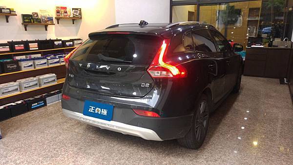 【台北】VOLVO富豪 V40 CROSS COUNTRY D2 柴油版 2015年 汽車電瓶 原廠 VOLVO AGM 70AH 760A(EN) 更換 法製EXIDE埃克塞德 AGM EK700 70AH 760A(EN)