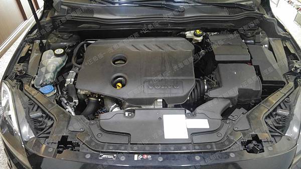 【台北】VOLVO富豪 V40 CROSS COUNTRY D2 柴油版 2015年 汽車電瓶 原廠 VOLVO AGM 70AH 760A(EN) 更換 法製EXIDE埃克塞德 AGM EK700 70AH 760A(EN)