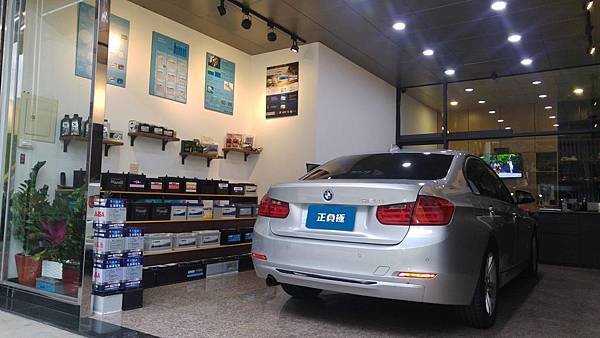 【台北】BMW寶馬 3-Series Sedan 320i 汽油版 F30 2012年 汽車電瓶 原廠 BMW AGM 90AH 900A(EN) 更換 法製EXIDE埃克塞德 AGM EK950 95AH 850A(EN)