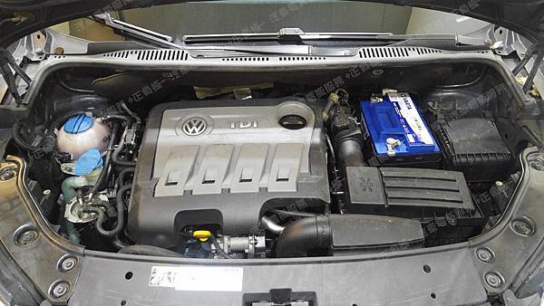 【台北】VOLKSWAGEN福斯 TOURAN 1.6 TDI 柴油版 2014年 汽車電瓶 原廠 EXIDE埃克塞德 61AH 540A(EN) 更換 德國VARTA華達 德國廠 EFB E45 70AH 650A(EN) ※加購福斯電瓶外盒