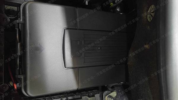 【台北】VOLKSWAGEN福斯 TOURAN 1.6 TDI 柴油版 2014年 汽車電瓶 原廠 EXIDE埃克塞德 61AH 540A(EN) 更換 德國VARTA華達 德國廠 EFB E45 70AH 650A(EN) ※加購福斯電瓶外盒