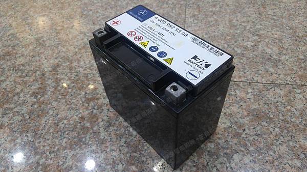 【台北】MERCEDES BENZ賓士 S-Class S400 Hybrid L AMG 油電版 V222 2015年 Auxiliary battery輔助小電池 原廠 泰製3K BATTERY AGM 12AH 200A(EN) 更換 日製BOSCH博世 AGM BLA-12 12AH 170A(EN) 有排氣孔設計B
