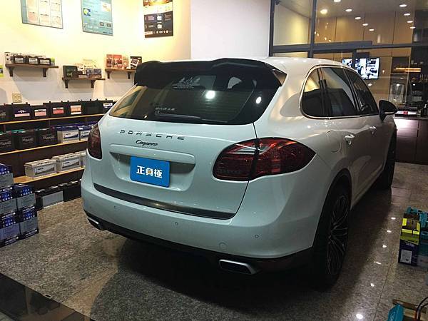 【台北】PORSCHE保時捷 Cayenne Tiptronic 3.6 汽油版 958型 MK3三代 2013年 汽車電瓶 原廠 德製VARTA華達 AGM 92AH 850A(EN) 更換 法製EXIDE埃克塞德 AGM EK950 95AH 850A(EN)