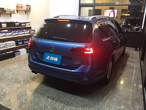 【台北】VOLKSWAGEN福斯 GOLF VARIANT旅行車 1.4 TSI Comfort Line MK7七代 2014年 汽車電瓶 原廠 MOLL莫爾 EFB 69AH 680A(EN) 更換 韓製SEBANG世邦 EFB L3 70AH 800A