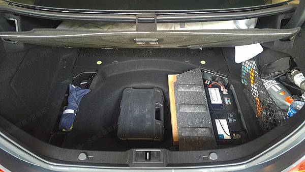 【台北】MERCEDES BENZ賓士 CLS-Class CLS350 W219 2008年 汽車電瓶 原車 BENZ 100AH 760A(EN) 更換 法製EXIDE埃克塞德 AGM EK950 95AH 850A(EN)