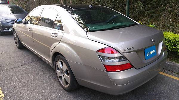 【台北】MERCEDES BENZ賓士 S-Class S350 3.5 V6 W221 2006年 輔助小電池(啟動電瓶) 原廠 BENZ 35AH 520A(EN) 更換 德製VARTA華達 銀合金 C6 52AH 520A(EN) 【到府安裝】