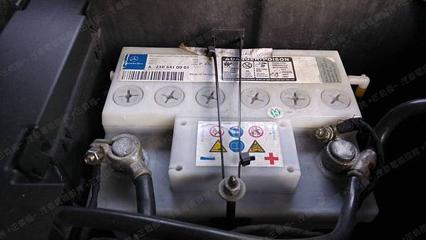 【台北】MERCEDES BENZ賓士 S-Class S350 3.5 V6 W221 2006年 輔助小電池(啟動電瓶) 原廠 BENZ 35AH 520A(EN) 更換 德製VARTA華達 銀合金 C6 52AH 520A(EN) 【到府安裝】