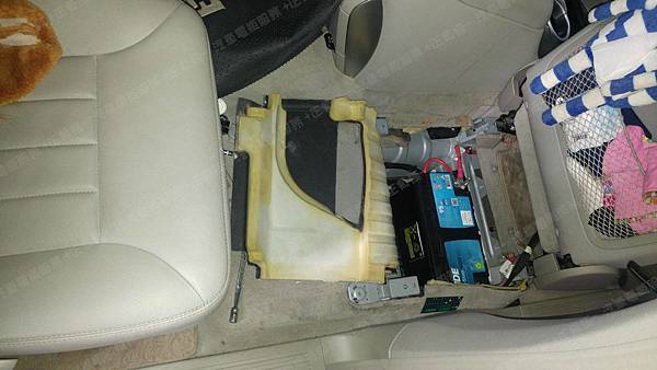【台北】MERCEDES BENZ賓士 R-Class R350 3.5L 汽油版 W251 2007年 汽車電瓶 原車 BENZ 100AH 760A(EN) 更換 法製EXIDE埃克塞德 AGM EK950 95AH 850A(EN)