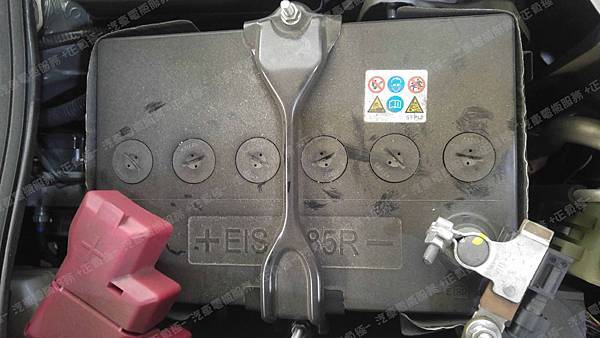 【台北】LUXGEN納智捷 U7 TURBO ECO HYPER 2015年 汽車電瓶 原廠 台製YUASA湯淺 EIS S-85R 加水式 68AH 600A 更換 韓製SEBANG世邦 EFB T110R 95AH 900A